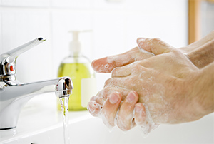 Jei sergate gastroenteritu, kruopščiai plaukite rankas